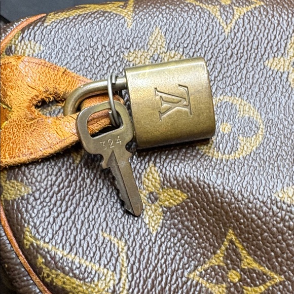 Louis Vuitton Monogram Speedy 30 Classic with lock and key - Picture 14 of 16